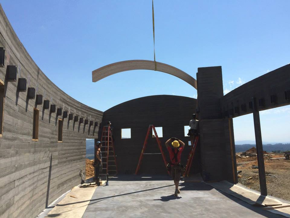 Curved glulam roof beams hoisted into place at Fairing Vineyard
